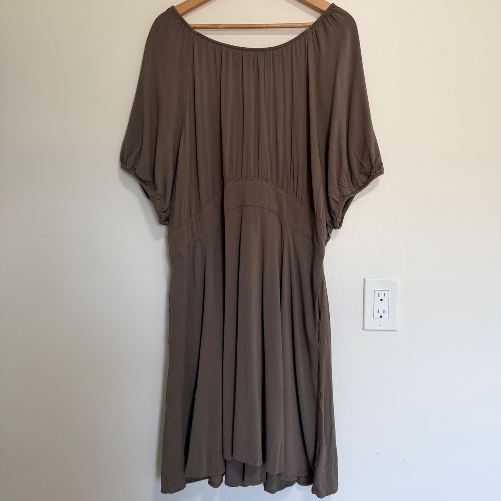 Torrid Short Sleeve Keyhole Back Babydoll Dress Brown Womens Size 2 Boho Pocket